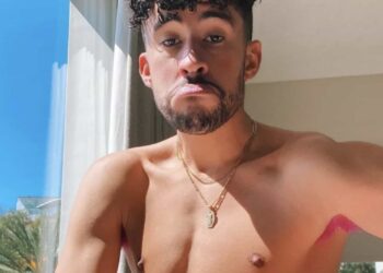 La inclusión de Bad Bunny en un libro de texto de preparatoria ha sorprendido a miles de internautas y seguidores del cantante.