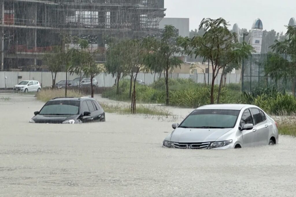Tormenta inunda Dubái y deja aeropuerto y calles paralizadas. Noticias en tiempo real