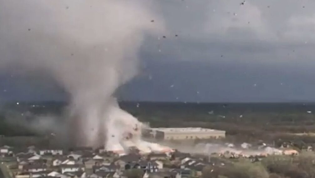 El ingreso de un frente frío traería consigo clima severo para estas regiones; el área de Dallas y Fort Worth se en cuentran en riesgo nivel 3 de 5