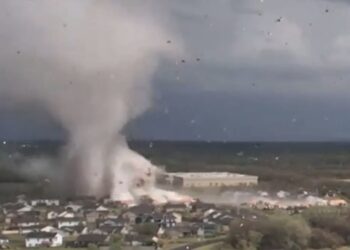 El ingreso de un frente frío traería consigo clima severo para estas regiones; el área de Dallas y Fort Worth se en cuentran en riesgo nivel 3 de 5