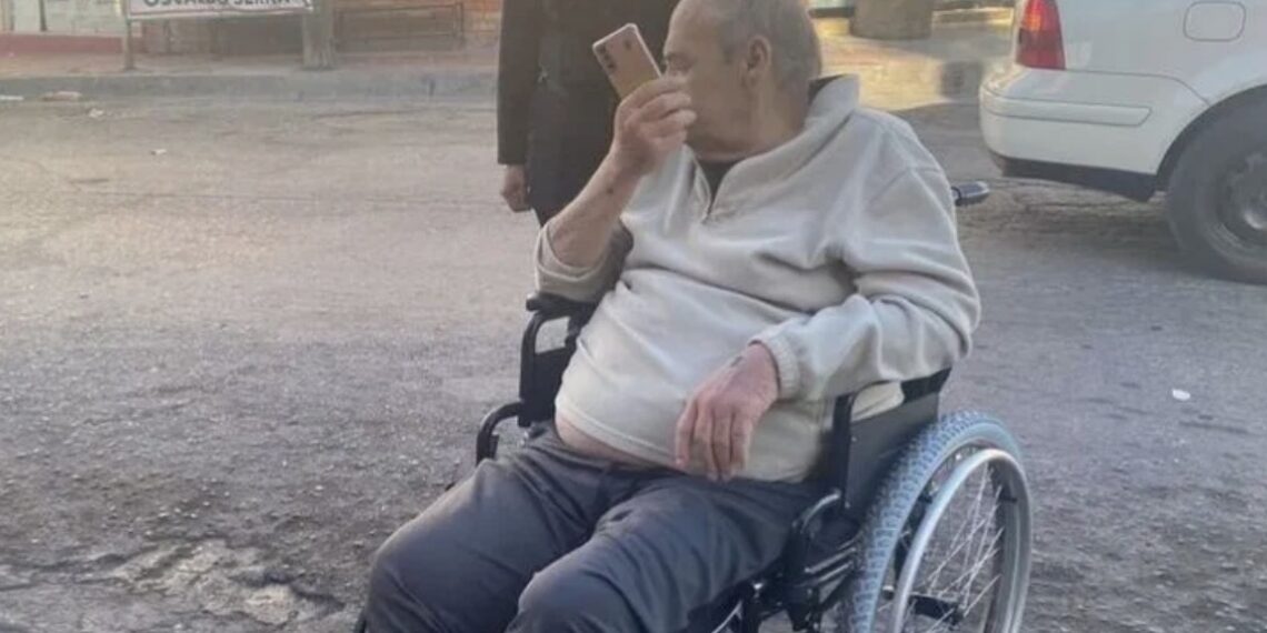 El adulto mayor manifestó que recientemente vivió en Saltillo, donde recibía asilo de una persona