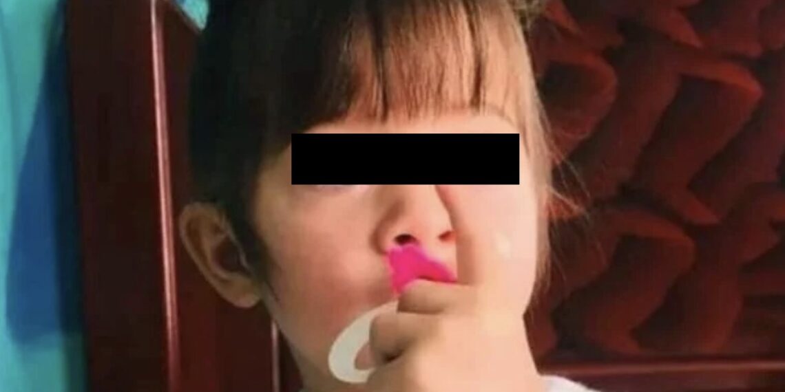 La menor sufría de violencia extrema, señalan familiares.