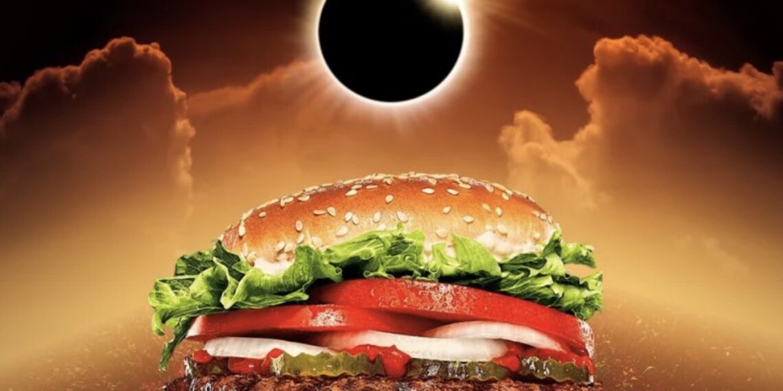 Burger King se une a la celebración por el Eclipse Solar 2024, aquí te décimos cómo hacer válida la promoción.