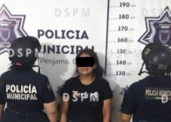 La mujer apuñaló en varias ocasiones a la víctima de 20 años.