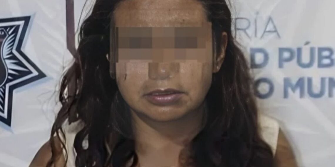 María Consuelo de 46 años, es conocida como la "Mata perros".