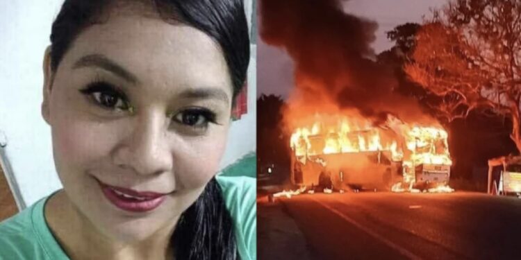 Mamá lanza a su hijo por la ventana de autobús incendiado; ella muere