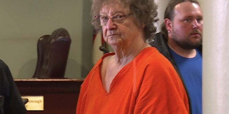 De acuerdo a los empleados de la institución financiera, la mujer entró al banco y ‘exigió dinero mostrando una pistola’