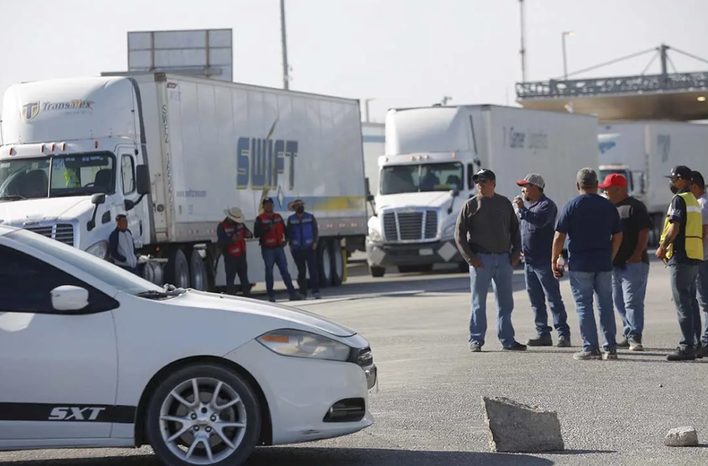 Texas vuelve a bloquear exportaciones mexicanas ante incremento en el flujo migratorio. Noticias en tiempo real