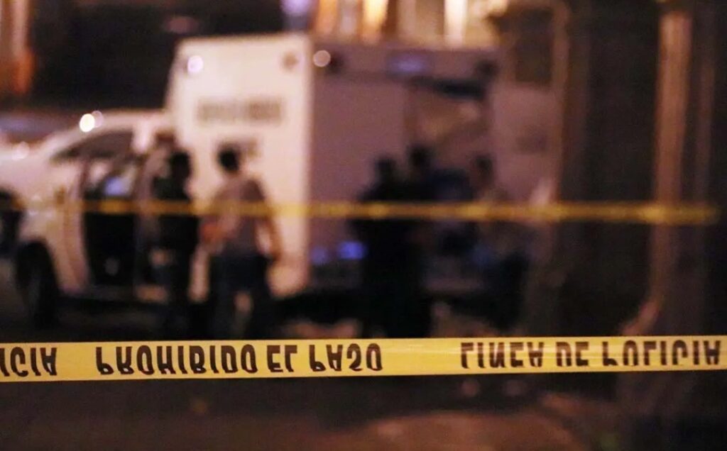 Encuentran tres cuerpos calcinados dentro de vehículo en llamas en Michoacán. Noticias en tiempo real