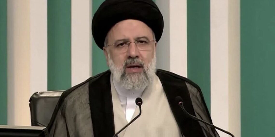 Funcionarios aseguraron que el helicóptero estaba totalmente quemado, por lo que piensan que todos los tripulantes murieron