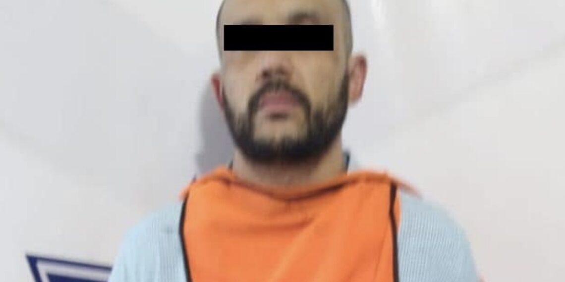 Agentes municipales que realizaban labores de prevención y vigilancia en el cruce de la avenida De las Granjas y Manzanillo