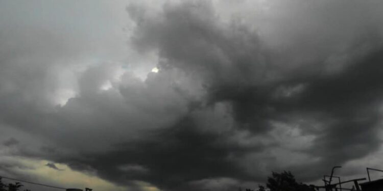 Hoy, las ondas tropicales número 17 y 18 ocasionarán lluvias
intensas en Chiapas, Guerrero, Oaxaca y Veracruz