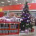 En un recorrido, se pudo observar que ya se exhibieron los productos navideños para que los clientes comiencen a adquirir estos adornos.