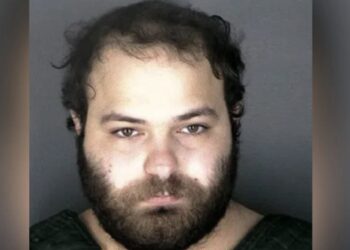 El hombre aseguró que su hijo le comentó una madrugada que había un hombre en su cuarto, sin embargo, él no vio a nadie.