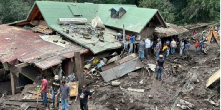 Fue la noche del viernes 14 de septiembre cuando ocurrió este deslave ocasionado por las lluvia en Jilotzingo, Estado de México.