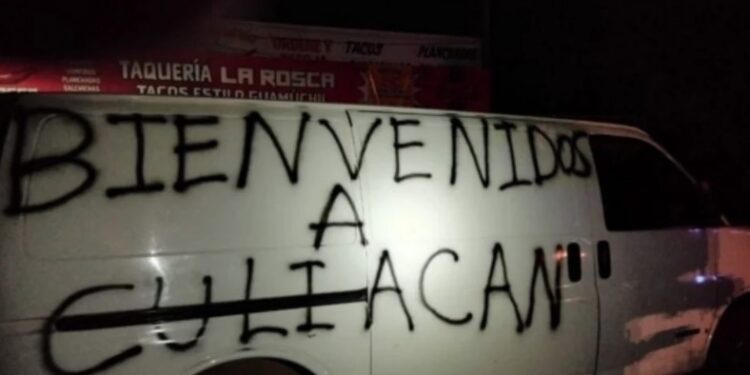 Fueron localizados al menos ocho cuerpos sin vida dentro de una camioneta abandonada al sur de Culiacán, Sinaloa.