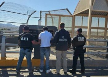 Aprehende Fiscalía en Operaciones Estratégicas a objetivo buscado por EU por tráfico de armas y evasión