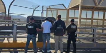 Aprehende Fiscalía en Operaciones Estratégicas a objetivo buscado por EU por tráfico de armas y evasión