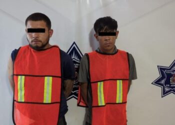 Policías Municipales detienen a dos sujetos en posesión de un arma de fuego