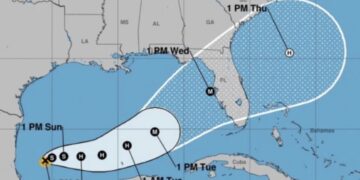 Se estima que el huracán Milton se intensifique de manera rápida mientras se mueve sobre el Golfo de México.