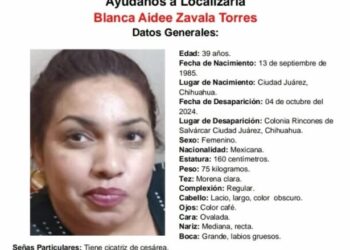 La mujer mide 1.60 metros de estatura, pesa 75 kilogramos, es de complexión regular y tez morena clara.