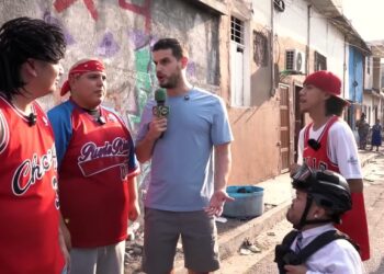 Así fue la entrevista que le hizo Adrián Marcelo a un grupo del crimen organizado en Monterrey, Nuevo León.