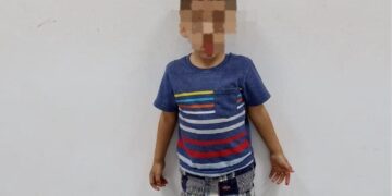 Policías Municipales resguardan a niño extraviado, se solicita el apoyo de la comunidad para localizar a sus familiares