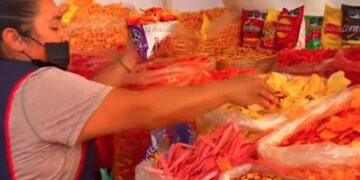 La Secretaría de Educación Pública espera llegar a un acuerdo con los encargados de las cooperativas, que son los lugares donde se venden este tipo de productos.