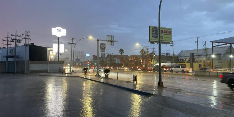 Autoridades informaron que permanecen las probabilidades de caída de tormenta, la cual podría incluir incluso granizo
