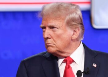 El presidente electo de Estados Unidos advierte a nueve naciones abstenerse de crear moneda alternativa.