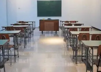 La niña apuñaló a su compañero de clase, también de 12 años, después de que él la acusara ante un profesor de haber copiado en un examen.