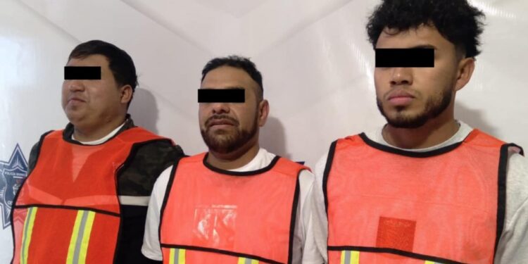 Detienen a tres sujetos en posesión de un fusil de asalto calibre .223