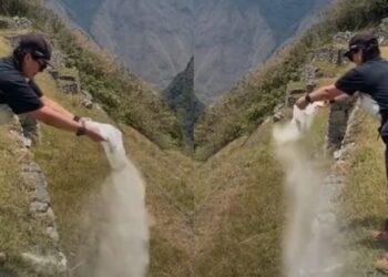 Mujer arroja presuntas cenizas de un fallecido en Machu Picchu