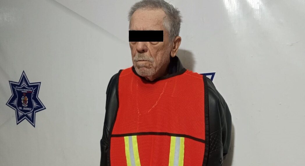 Abuelito con pistola, amenazó a municipales para evitar su arresto