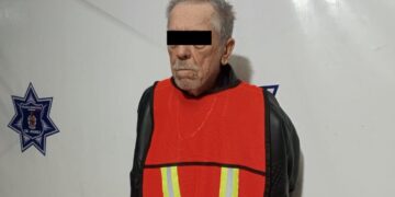 Abuelito con pistola, amenazó a municipales para evitar su arresto