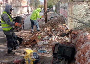 Retiró Dirección de Limpia basura y tiliches de la calle Oro