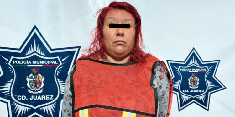 Detienen a una mujer en posesión de cristal; cuenta con antecedentes penales por el delito homicidio