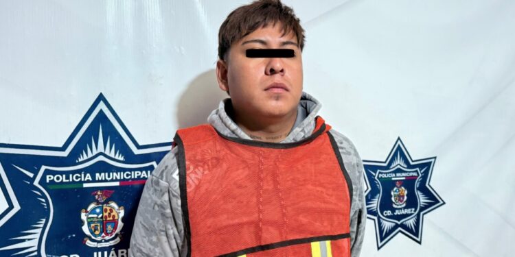 Detienen a sujeto que conducía una camioneta con reporte de robo