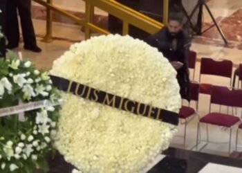 Luis Miguel se hace presente en el homenaje a Silvia Pinal en Bellas Artes
