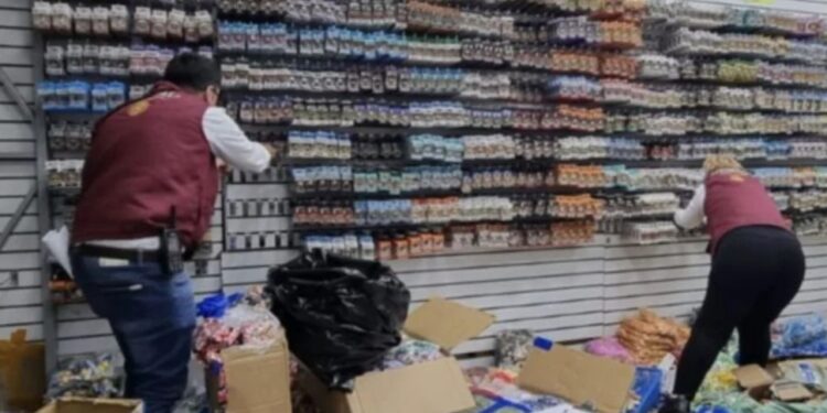 El secretario de Economía, Marcelo Ebrard, advierte que habrá revisiones exhaustivas a las autoridades aduaneras.