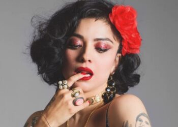 La cantante chilena de 41 años, Mon Laferte, prohibió que en esta serie de presentaciones se grabe videos o audios y se tomen fotos.
