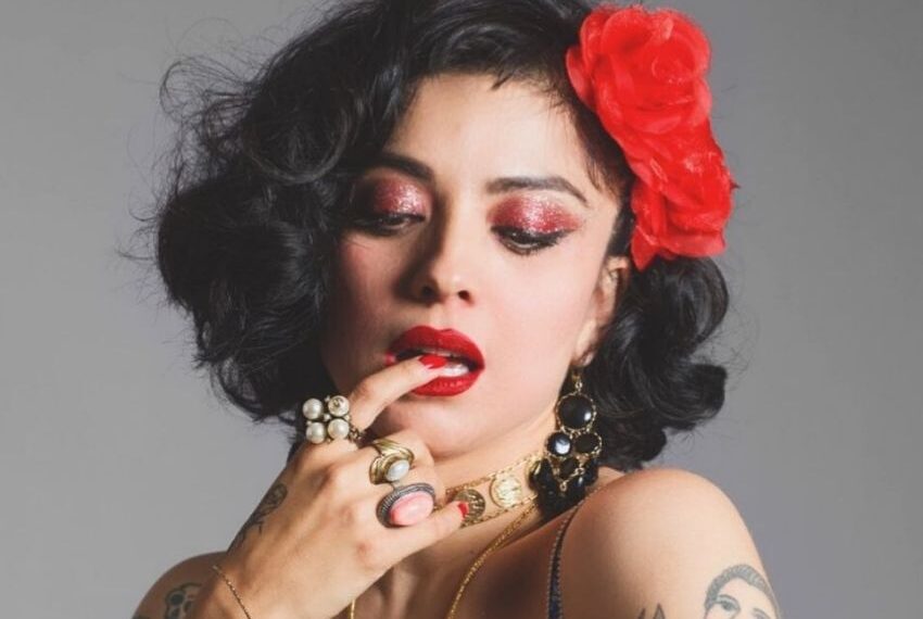 La cantante chilena de 41 años, Mon Laferte, prohibió que en esta serie de presentaciones se grabe videos o audios y se tomen fotos.