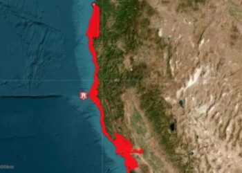 Un fuerte sismo magnitud 7.0 sacudió California, Estados Unidos, tras el movimiento emiten alerta de tsunami