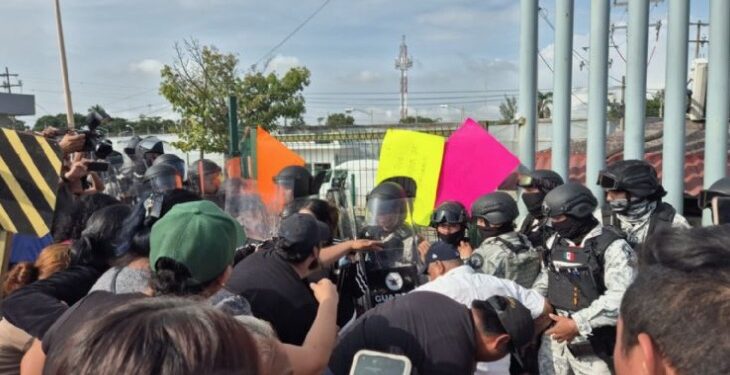 El fiscal estatal, José Barajas, confirmó la muerte de dos personas dentro del CRESET, lo que agravó los ánimos de las familias
