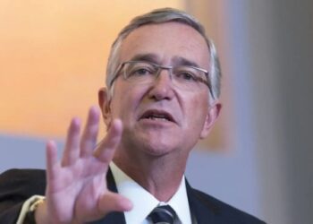 Tras generar controversia por prohibir el uso del "lenguaje woke" en los programas de TV Azteca, Ricardo Salinas Pliego enfrentó críticas en redes sociales