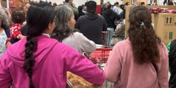 Volvió a suceder: reportan largas filas en Costco en Nochebuena