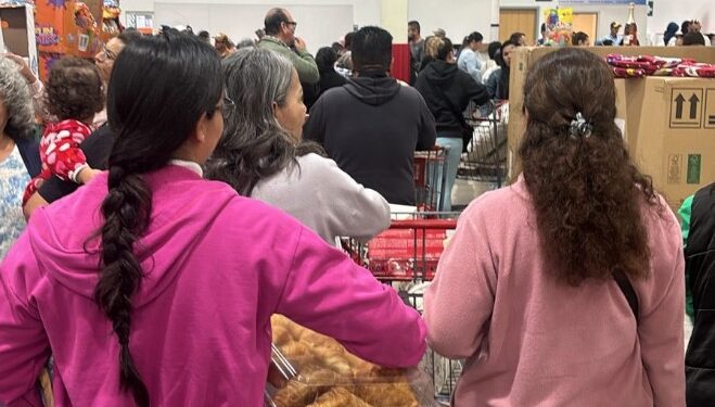 Volvió a suceder: reportan largas filas en Costco en Nochebuena