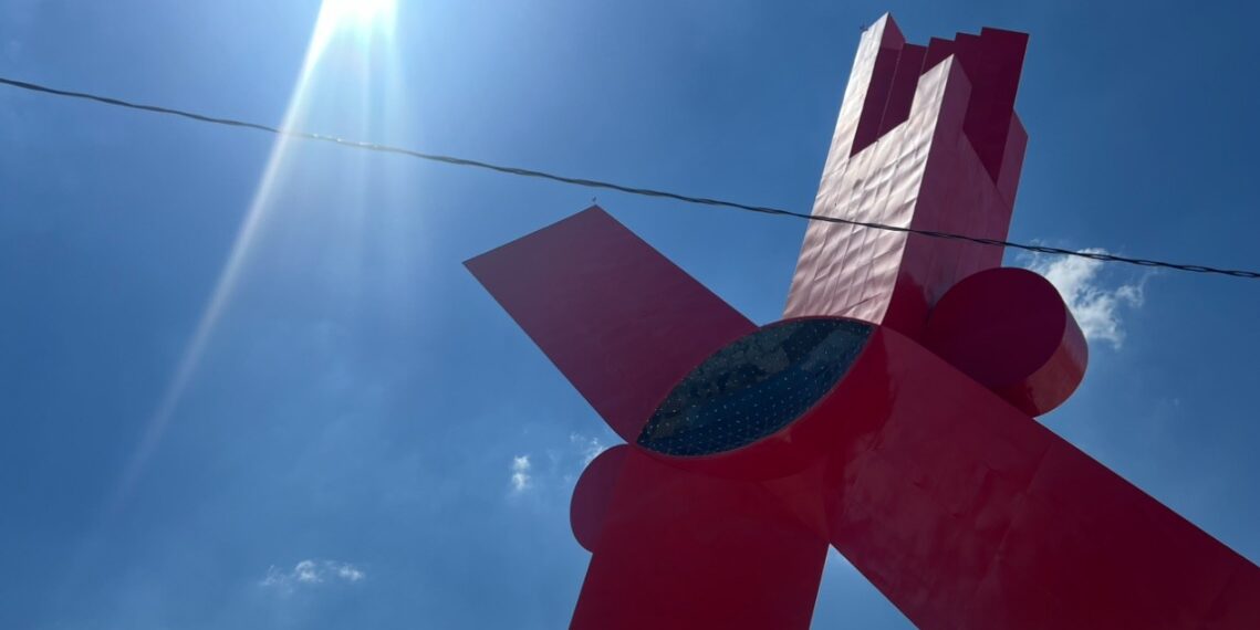 Este viernes 27 se prevé un día mayormente soleado con una temperatura máxima de 18 °C.