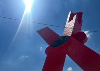 Este viernes 27 se prevé un día mayormente soleado con una temperatura máxima de 18 °C.