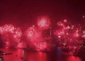 Las ciudades de Hong Kong y Taipéi, en Asia, dieron la bienvenida al nuevo año con una serie de eventos espectaculares